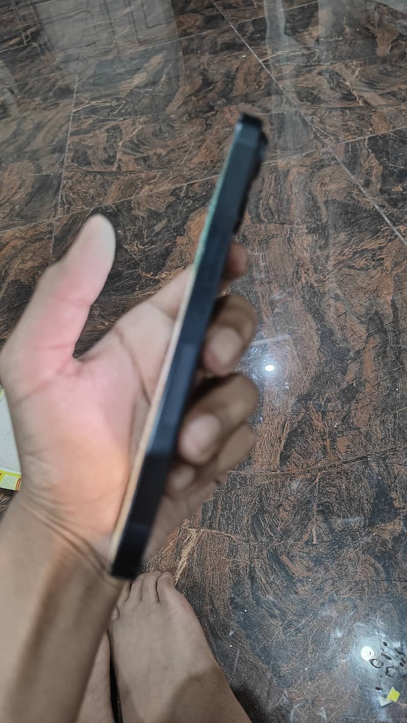 Apple iPhone 14 4