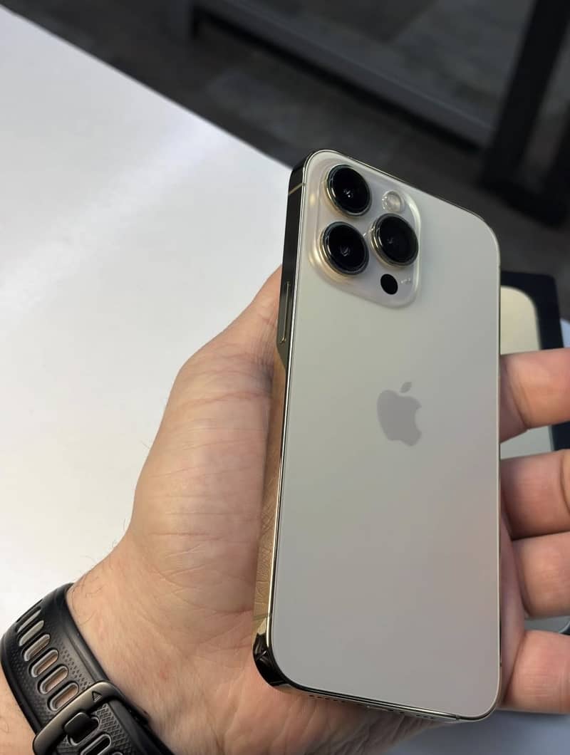 Apple iPhone 13 Pro 2