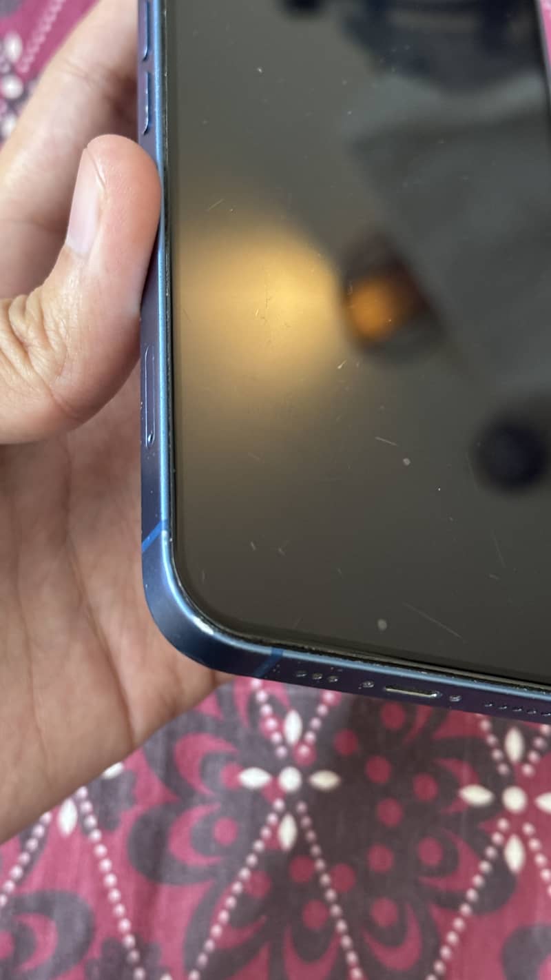 Apple iPhone 13 2