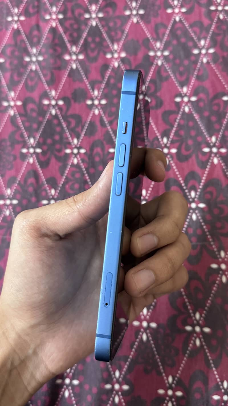 Apple iPhone 13 5