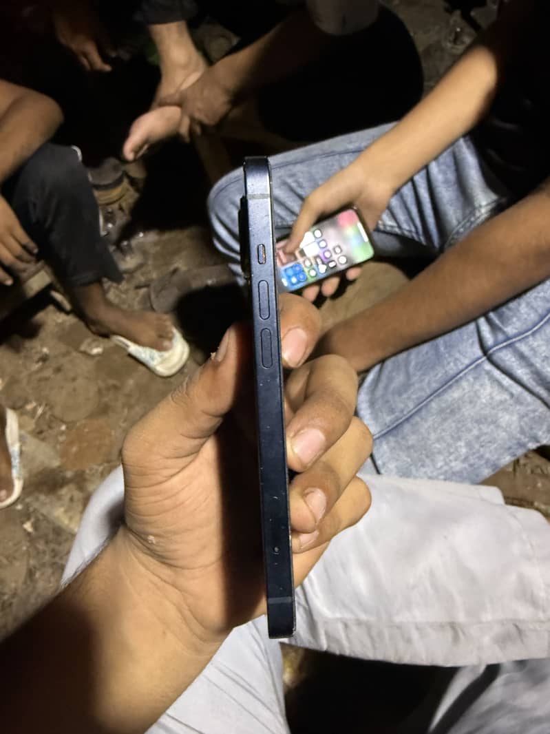 Apple iPhone 13 2