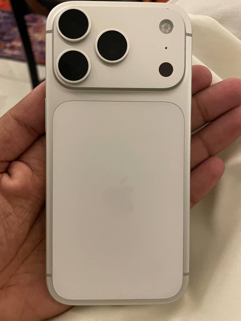 Apple iPhone 17 Pro 0
