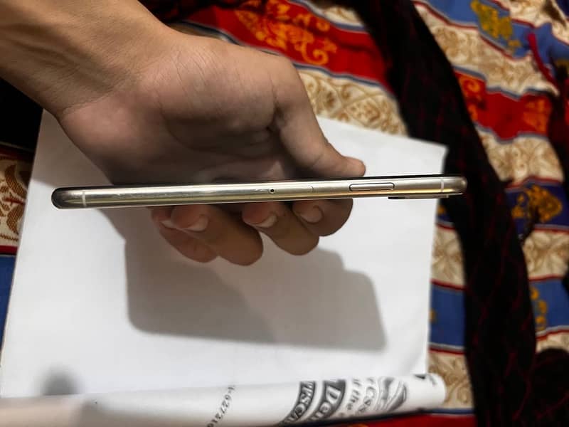 Apple iPhone XS Max 3