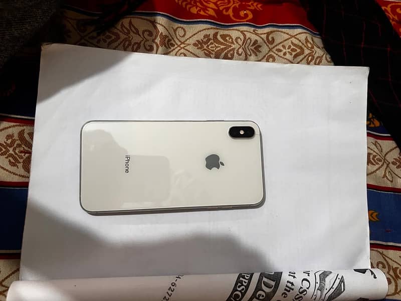 Apple iPhone XS Max 4
