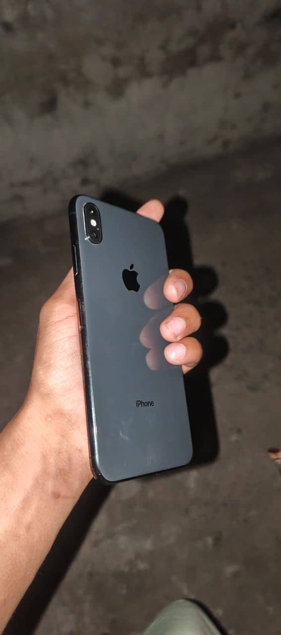 Apple iPhone XS Max 3