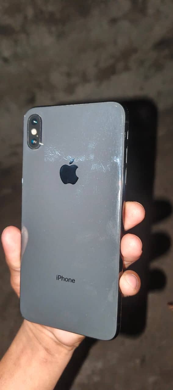Apple iPhone XS Max 4