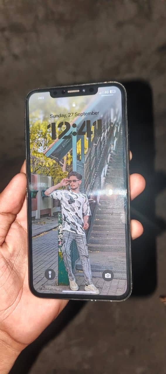 Apple iPhone XS Max 5