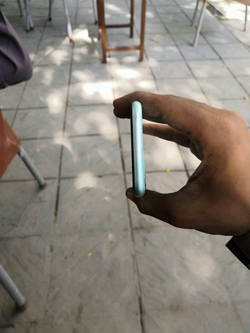 Apple iPhone 11 7