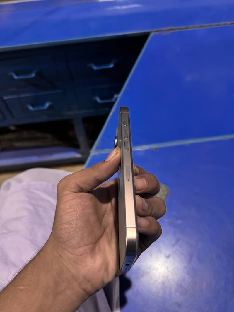 Apple iPhone 15 Pro 3