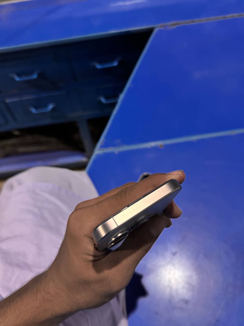 Apple iPhone 15 Pro 4
