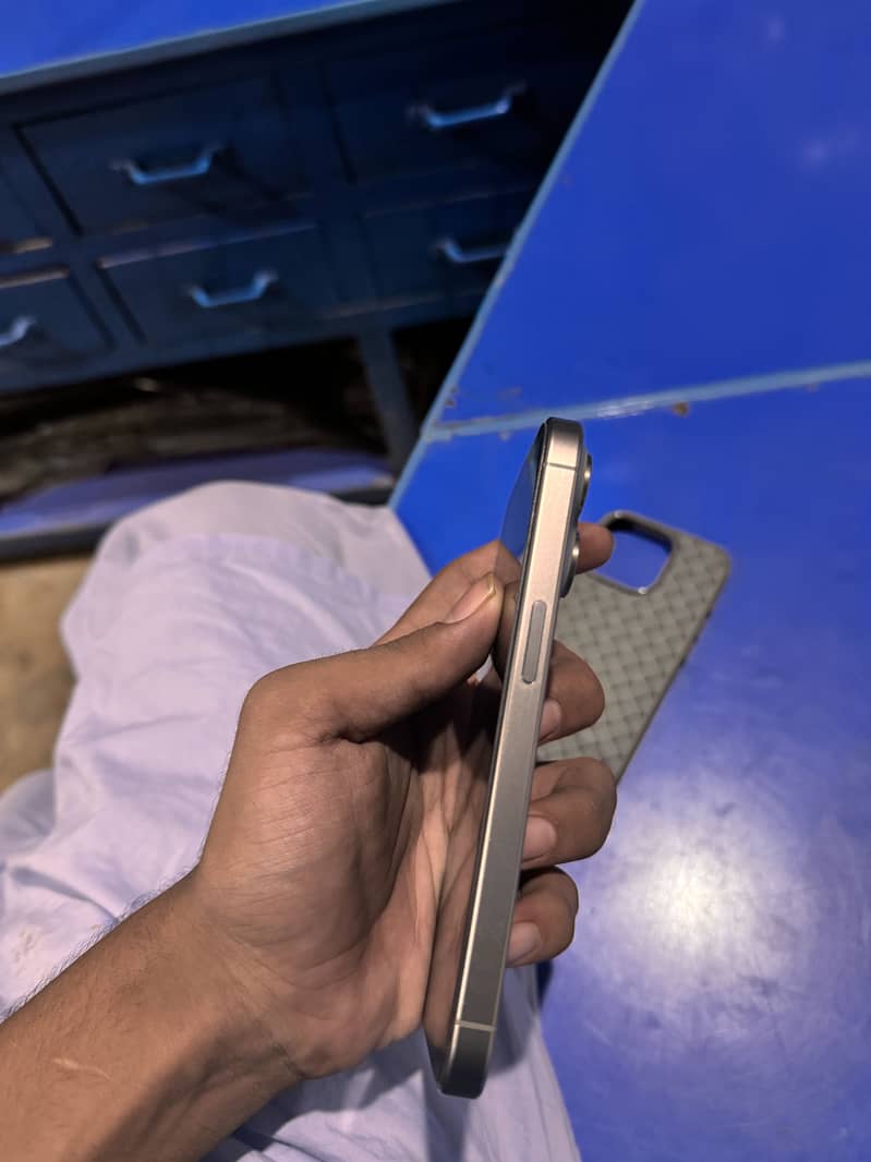 Apple iPhone 15 Pro 6
