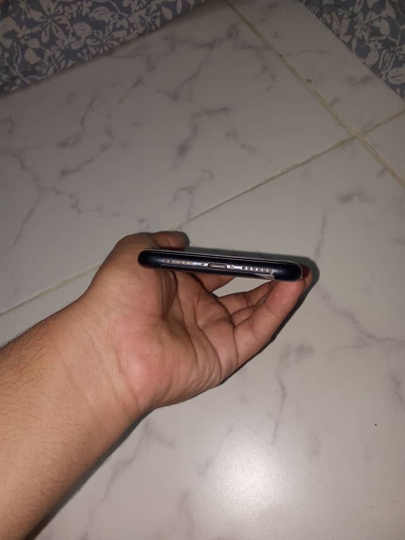 Apple iPhone XR 4