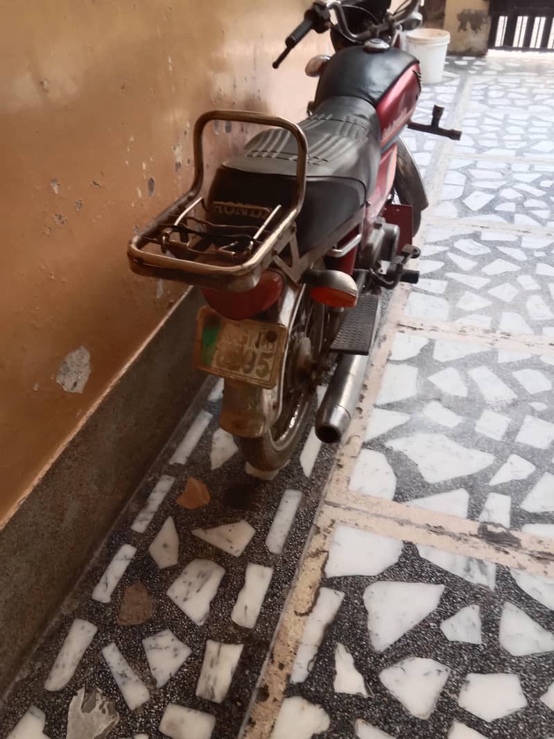 Honda CD 70 8