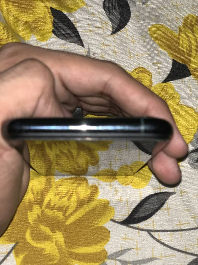 Apple iPhone 11 Pro 2
