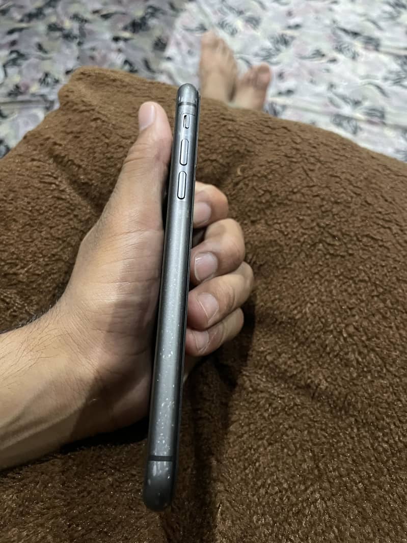 Apple iPhone 11 3