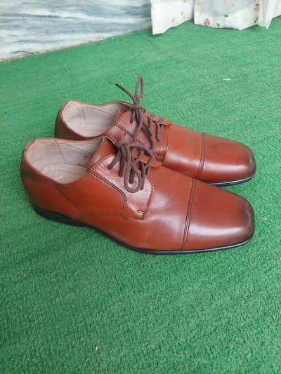 brown leather formal Oxford-style shoes