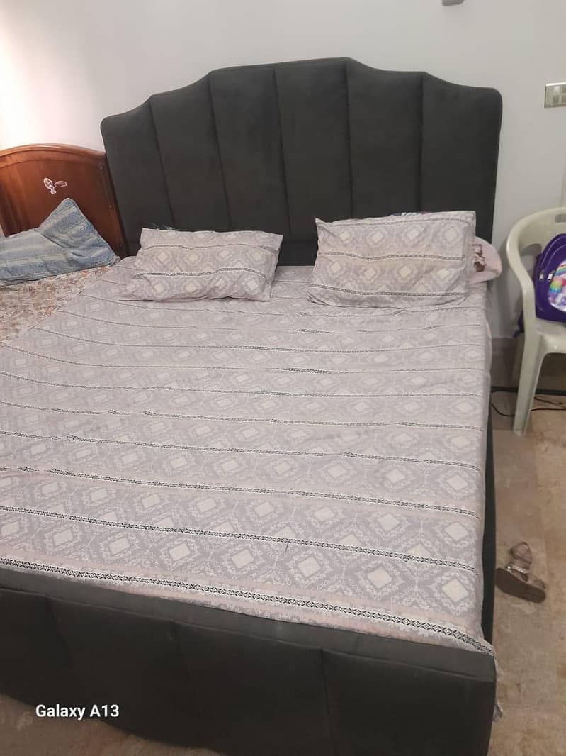 bed with side tables and dressing table 0