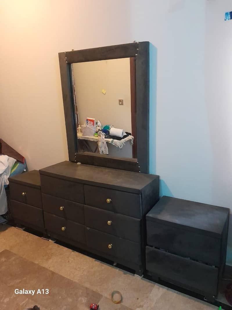 bed with side tables and dressing table 1
