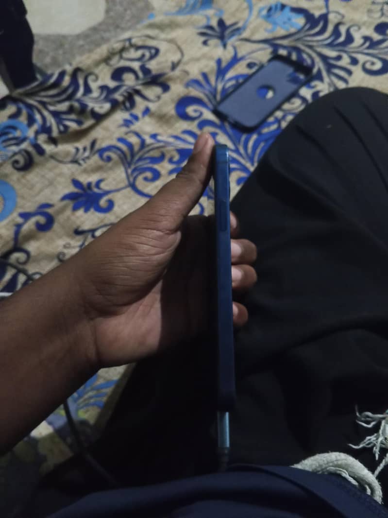 Apple iPhone 12 Mdm 4