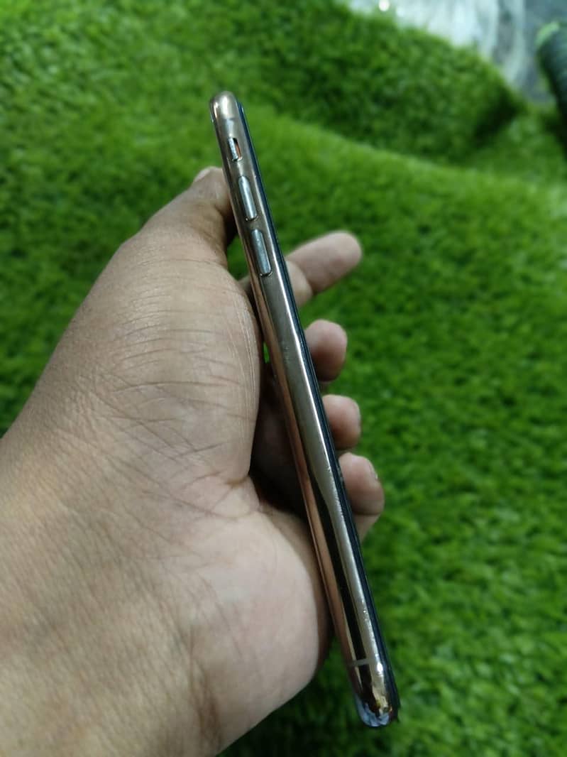 Apple iPhone XS 3