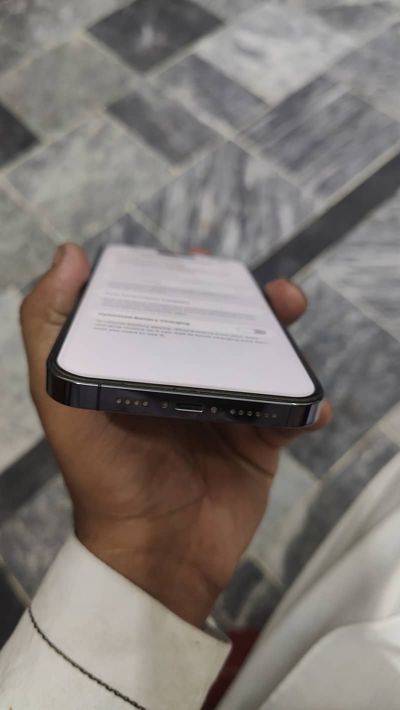 Apple iPhone 14 Pro Max 4
