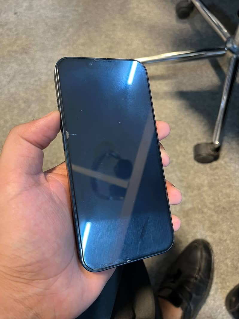 Apple iPhone 13 6