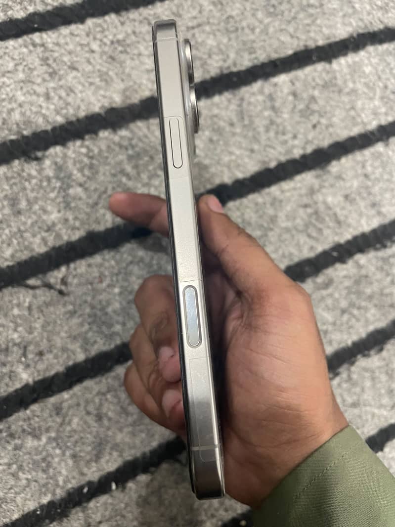 Apple iPhone 16 Pro Max 5