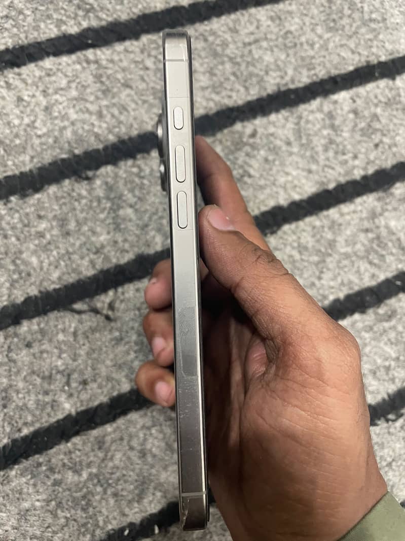 Apple iPhone 16 Pro Max 7