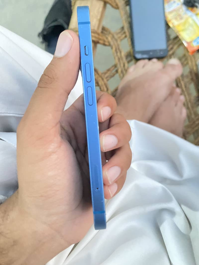 Apple iPhone 13 2