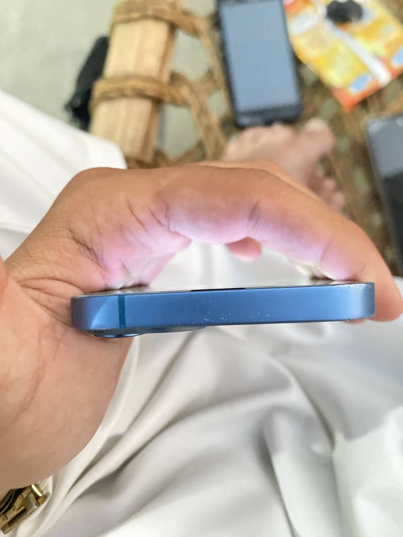 Apple iPhone 13 3