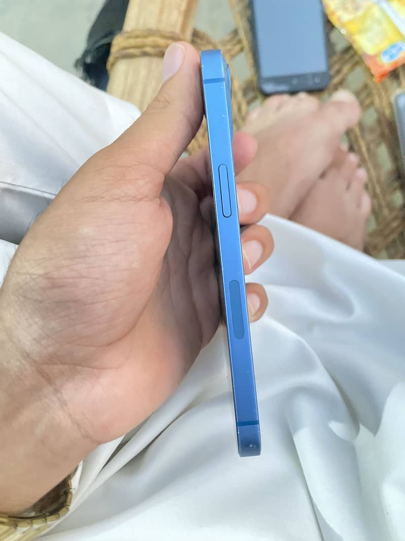 Apple iPhone 13 4