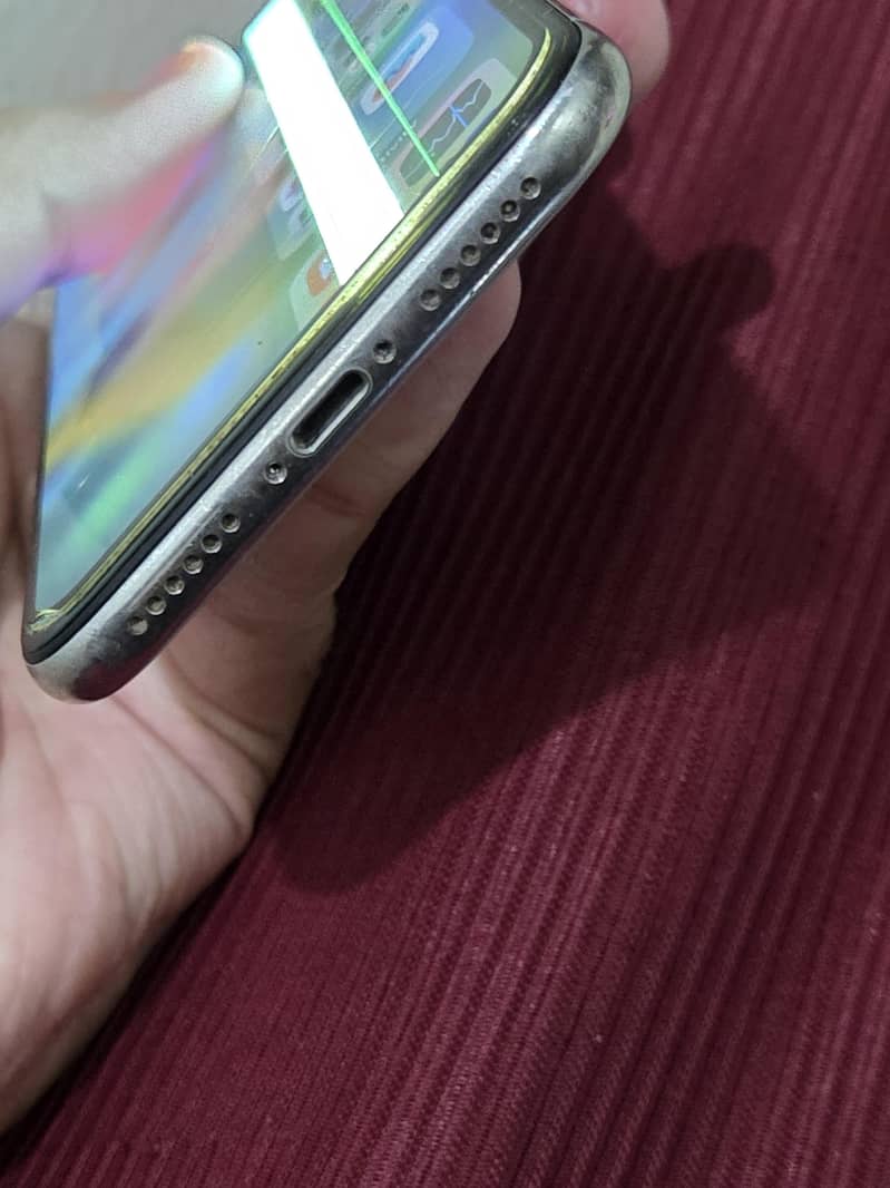 Apple iPhone X 4