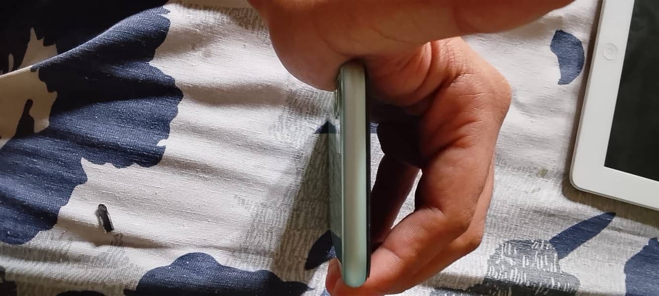 Apple iPhone 11 3