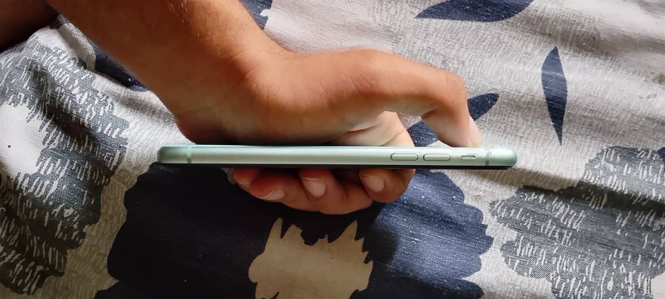 Apple iPhone 11 6