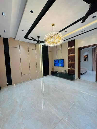 1 Kanal House Available For Rent