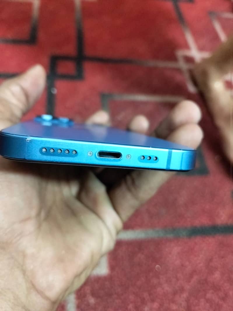 Apple iPhone 13 4