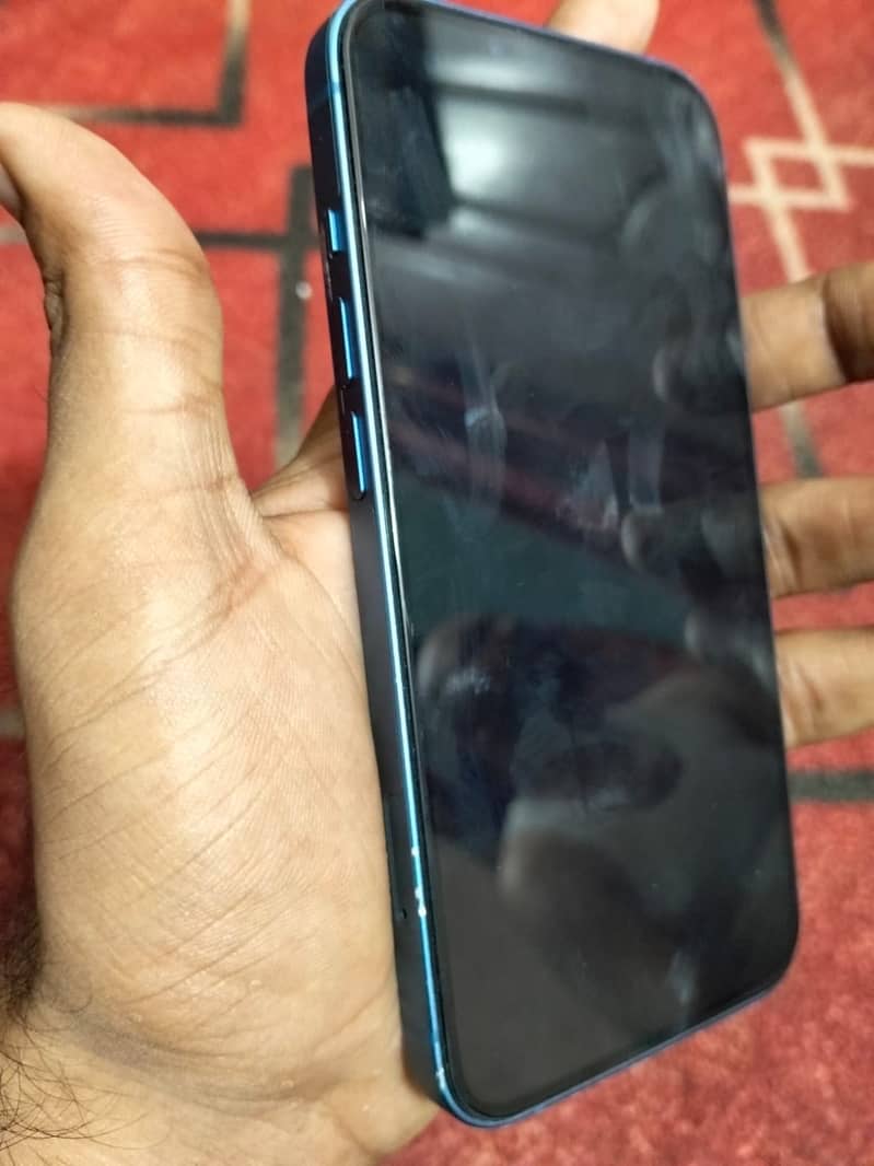 Apple iPhone 13 5