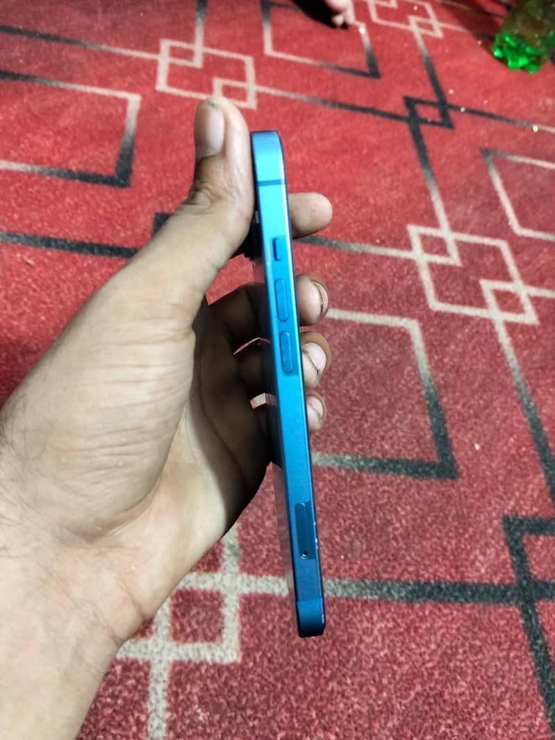 Apple iPhone 13 9