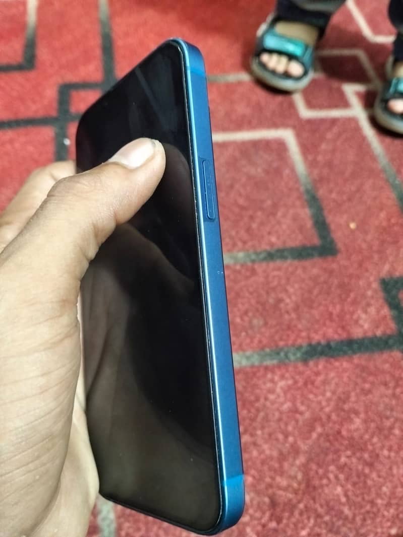 Apple iPhone 13 11