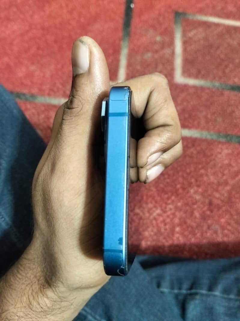 Apple iPhone 13 16