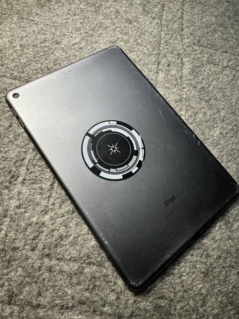ipad mini 5 with box 2