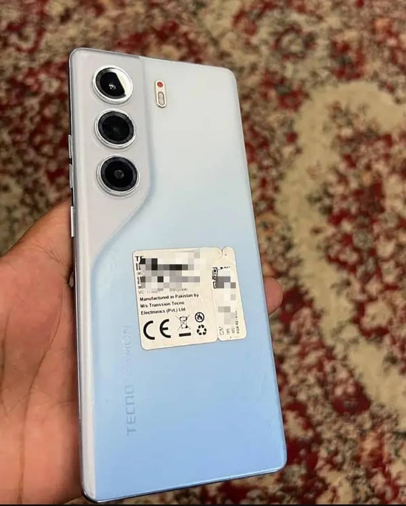 TECNO CAMON 40 PRO 1