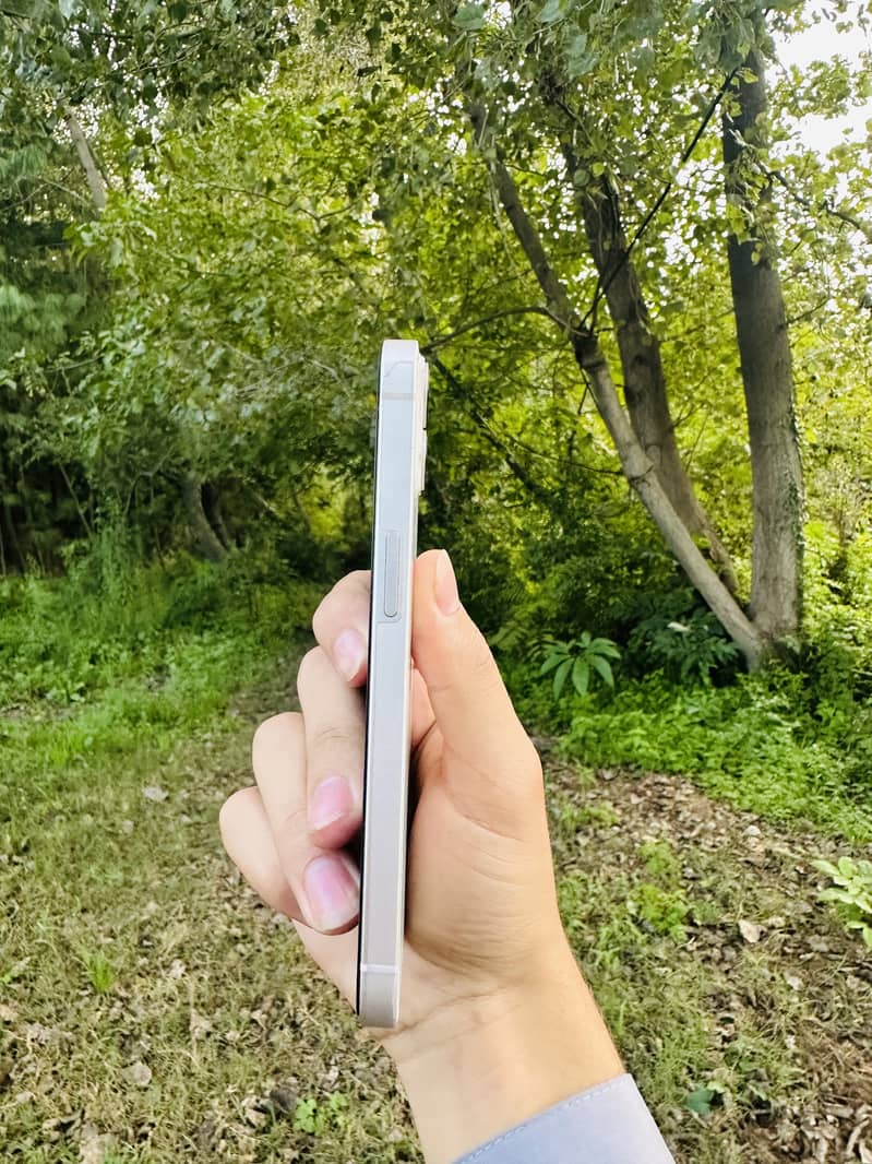 Apple iPhone 13 5