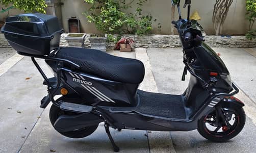 REVOO C32 Black Color Model 2025 for Sale Final Price Rs. 210,000
