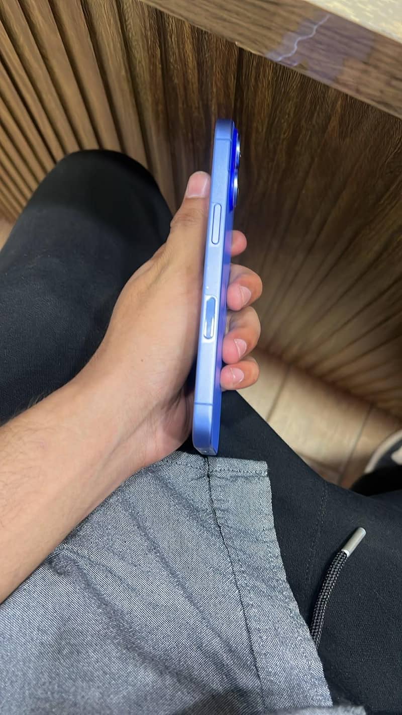 Apple iPhone 16 1