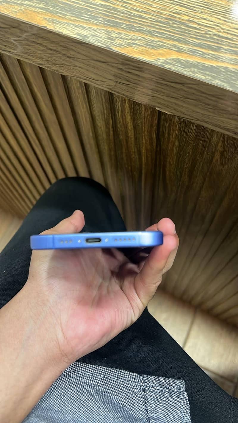 Apple iPhone 16 5