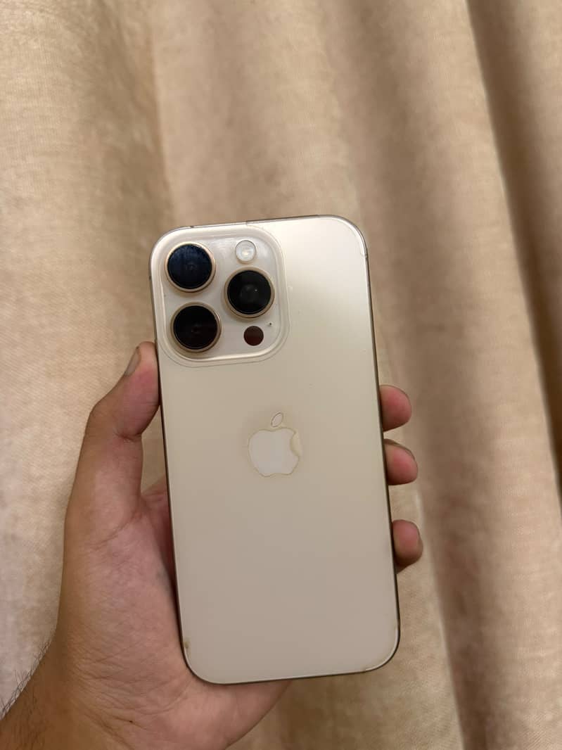 Apple iPhone 16 Pro Max 4