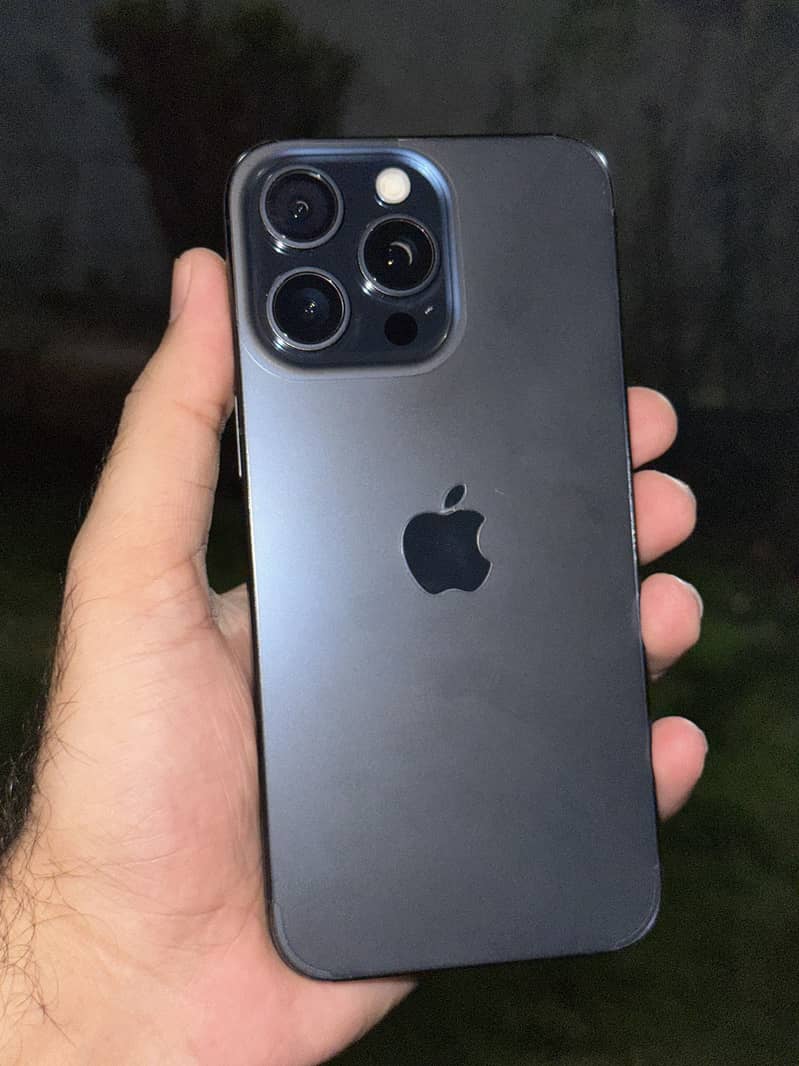 Apple iPhone 15 Pro Max 0