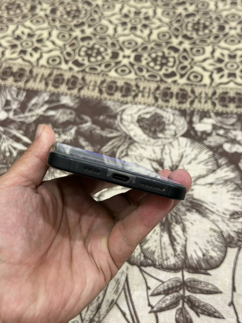 Apple iPhone 16 Plus 3