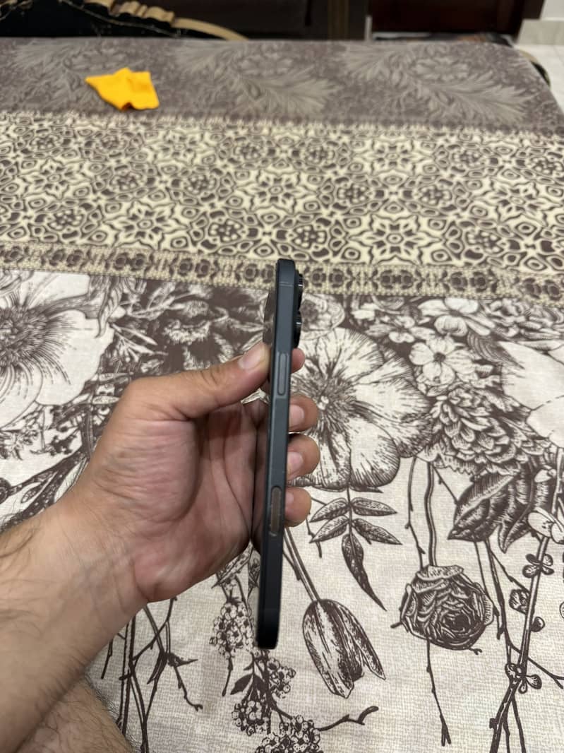 Apple iPhone 16 Plus 4